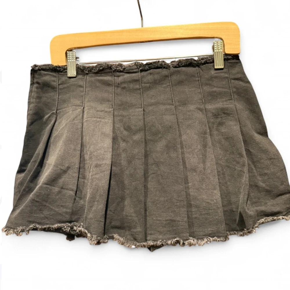 Stylish Black Pleated Mini Skirt. Never worn!
